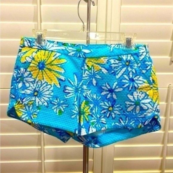 Lilly Pulitzer Shorts. Blue and yellow flower pattern. 00 - Picture 2 of 5